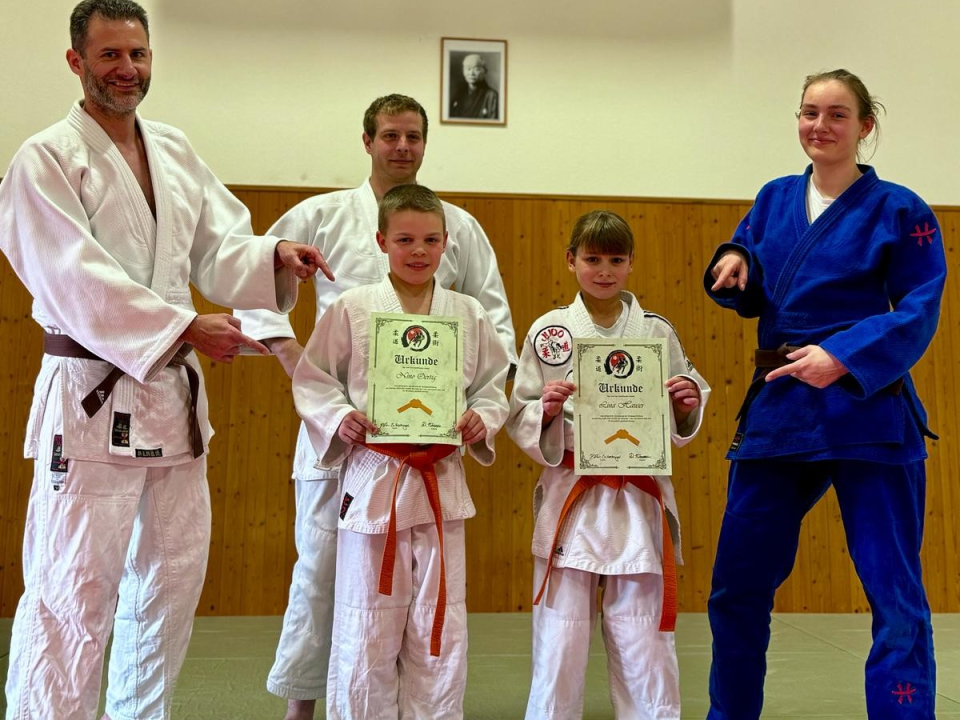 Erfolgreiche Orange-Gurt-Prüfungen