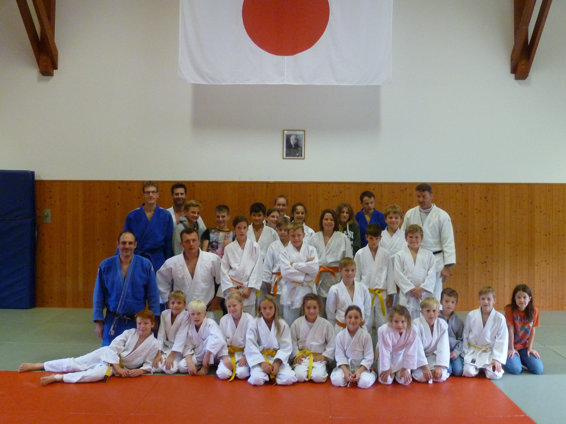 Teilnehmende Judokas am Trainingswochenende beim Abschlusstraining am Sonntagvormittag im Dojo Schaffhausen.