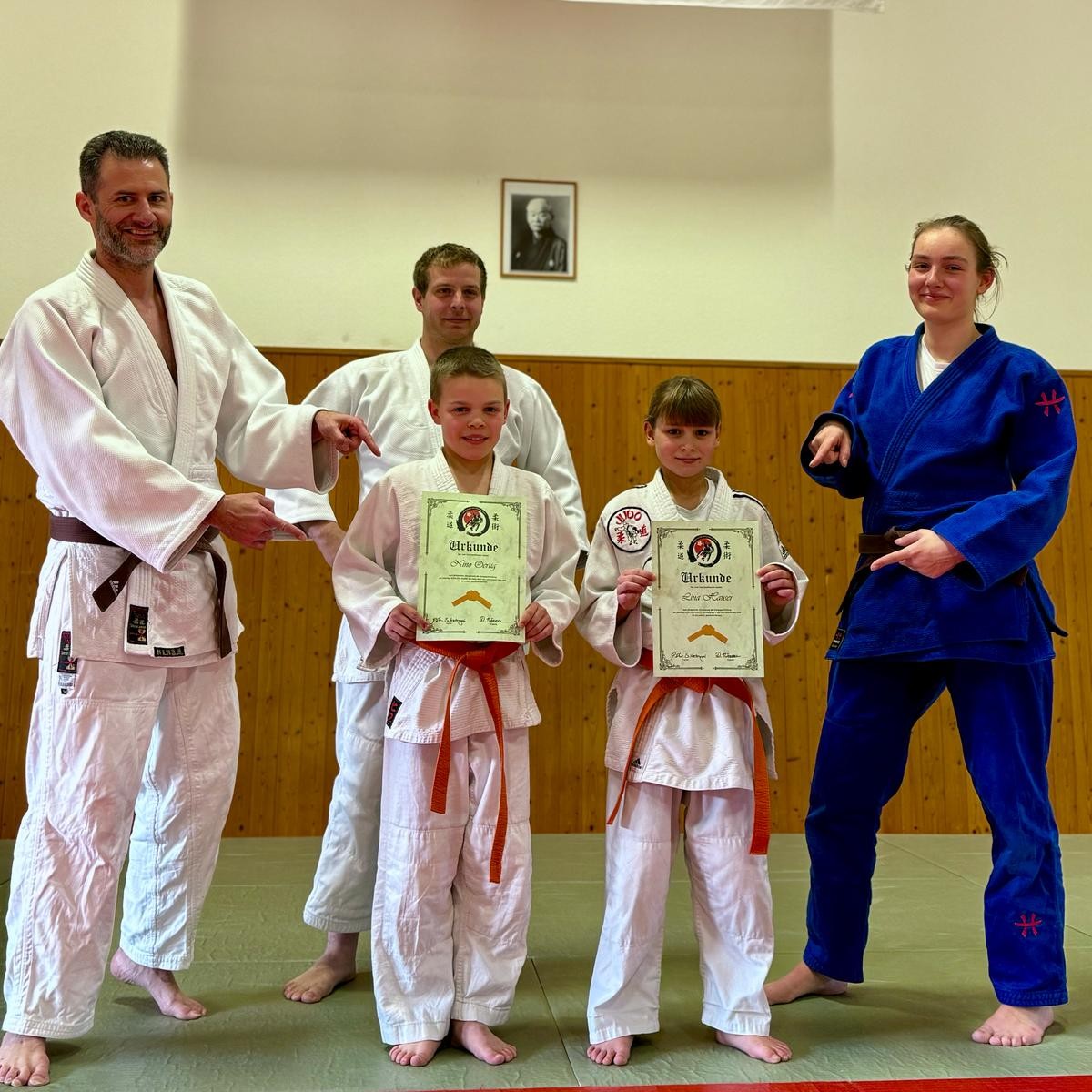 Erfolgreiche Orange-Gurt-Prüfungen